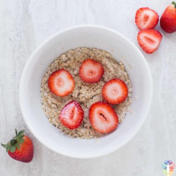 Nutrasana Receta Desayuno dominguero, avena con fruta